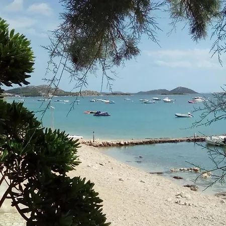 Mit Ueberdachter Terrasse Und Meerblick Pakostane